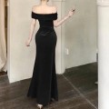 黑色一字肩丝绒开衩礼服